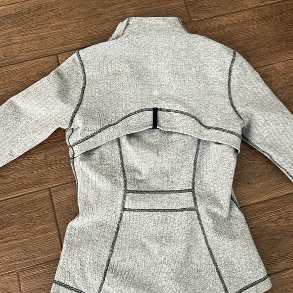 Lululemon define jacket size 8 black, and white pattern - Picture 4 of 5